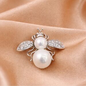 Silver Bee Pearl Brooch